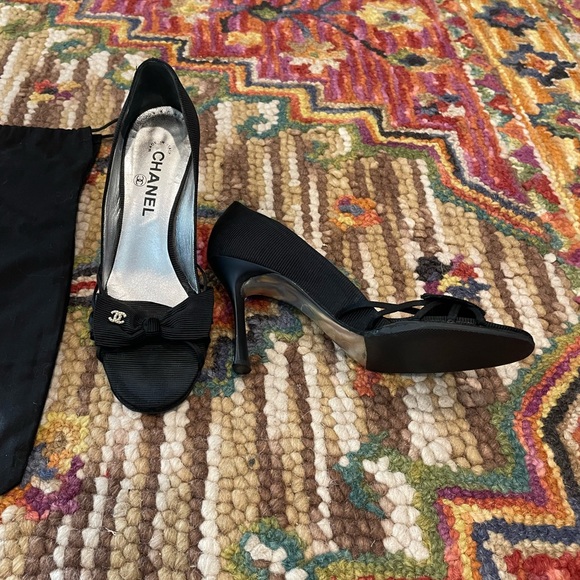 πΊππΊ Chanel Bow Heels with Pearl Logo Interlocked CCβs - Picture 6 of 12